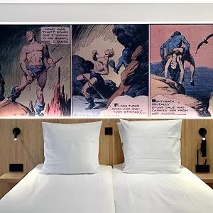 4* Hotel Comic Art